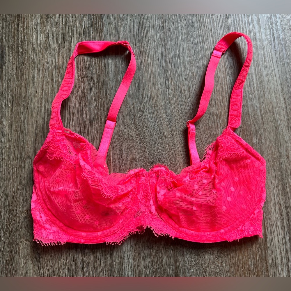 NWOT. VS Dream Angels 34D